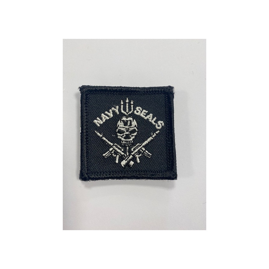 PATCH TOPPA RICAMATA MILITARE DEI NAVY SEALS CON VELCRO PATCH TOPPA RICAMATA MILITARE DEI NAVY SEALS CON VELCRO